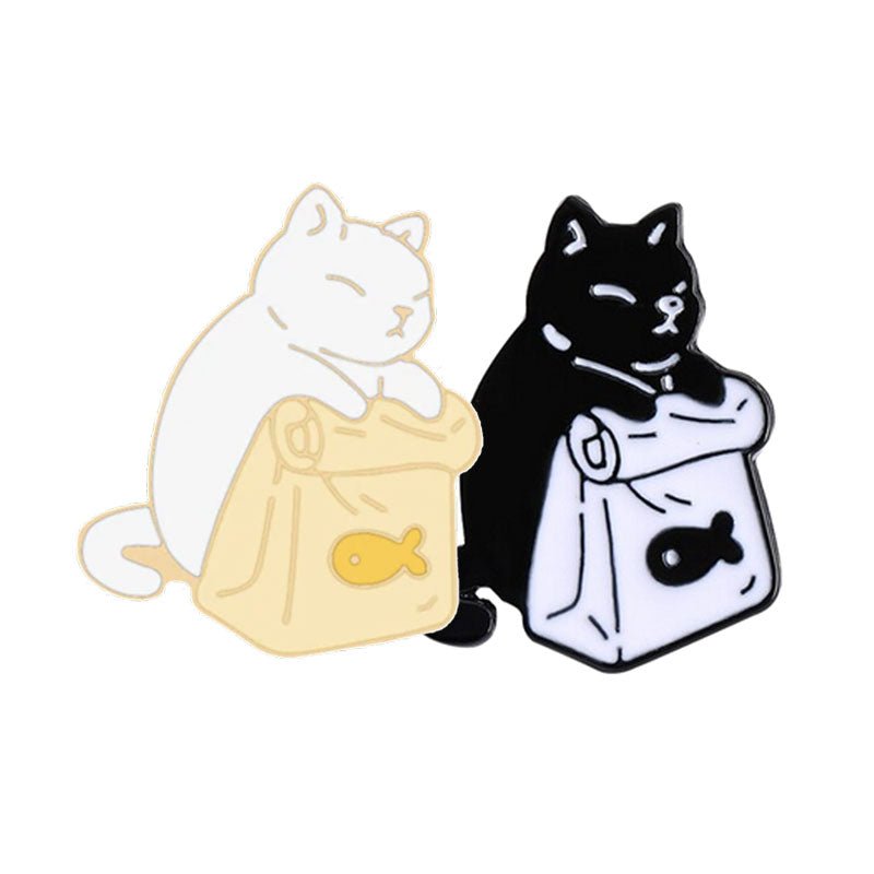 Cat with Bag Pin - molonado